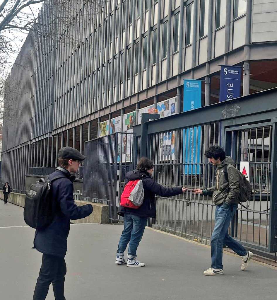 Nos militants étaient présents aujourd'hui à Jussieu avec un très bon accueil des étudiants. Étudiant de droite à Sorbonne Université, rejoins-nous !