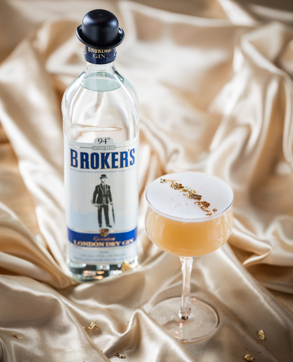 Broker's Gin Pot of Gold 💰️⁠
2 ounces Broker’s Gin⁠
0.5 ounce ginger liqueur ⁠
0.5 ounce  honey simple syrup⁠
0.5 ounce lemon juice - freshly squeezed⁠
0.5 ounces egg whites⁠
Shaken and poured.⁠
Garnish: edible gold flakes