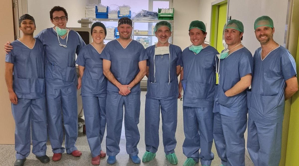 @Uro-NefroHUVR (@uronefrohuvr) on Twitter photo Hoy #UrologiaHUVR ha dado un impulso al programa de Cirugía Robótica del <a href="/HospitalUVRocio/">HospitalUVRocio</a>, completando la formación en Retroperitoneoscopia Robótica para abordar Tumores Renales. Gracias al <a href="/drmarcoscepeda/">Marcos Cepeda</a> y su Equipo.
#SolosHUVR Hoy #UrologiaHUVR ha dado un impulso al programa de Cirugía Robótica del <a href="/HospitalUVRocio/">HospitalUVRocio</a>, completando la formación en Retroperitoneoscopia Robótica para abordar Tumores Renales. Gracias al <a href="/drmarcoscepeda/">Marcos Cepeda</a> y su Equipo.
#SolosHUVR
