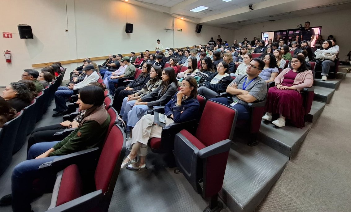 La rectora <a href="/RitaPlan/">Rita Plancarte</a> reconoció el trabajo de la comunidad universitaria que permitió que hoy las licenciaturas de Enseñanza del Inglés, Historia, Lingüística y Literaturas Hispánicas obtengan la reacreditación de sus programas académicos por parte de Coapehum A.C.