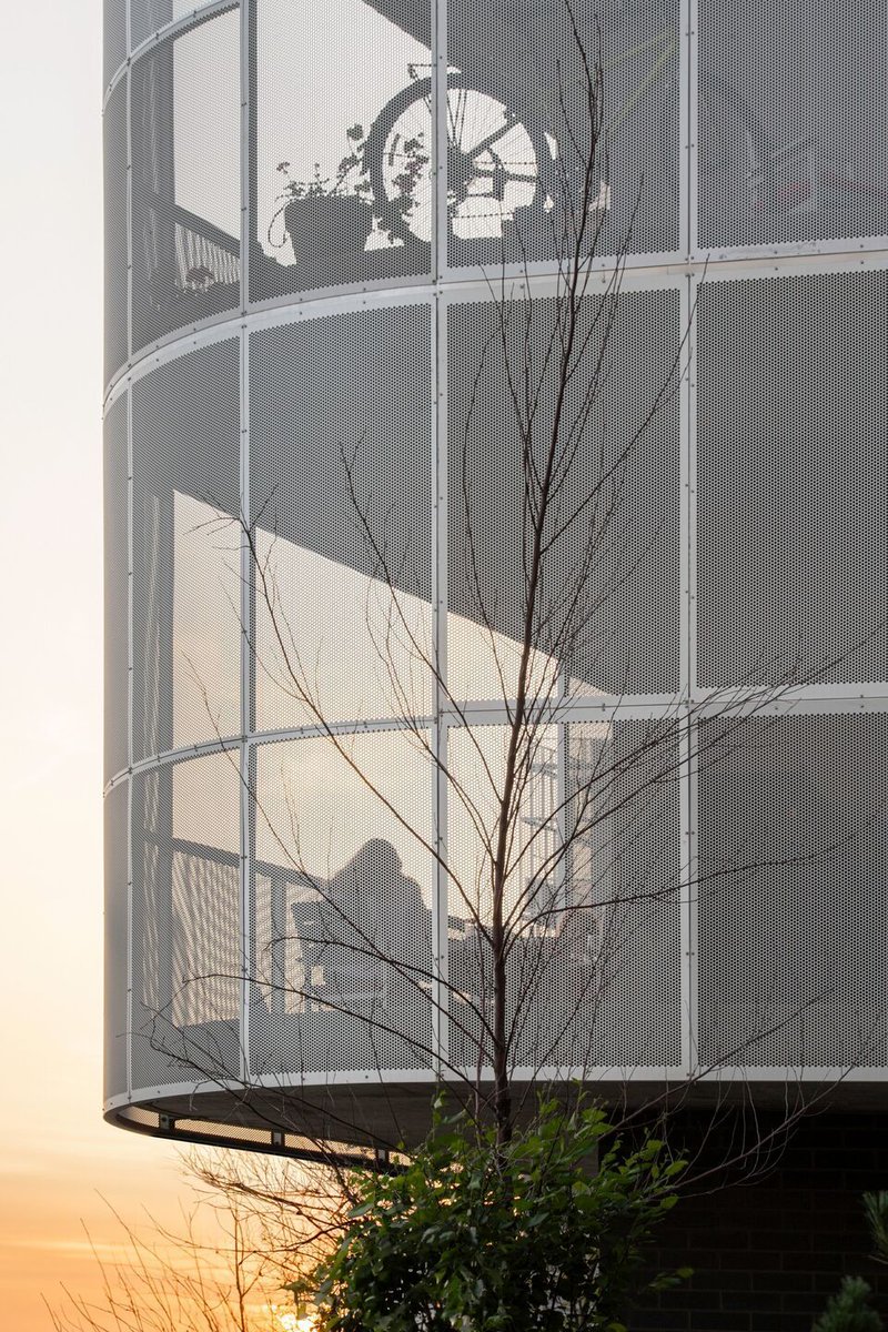 Archello's tweet image. Cité Angus II by Ædifica redefines urban living with sustainable design, diverse housing, and energy-efficient systems.
buff.ly/qhWQngq

#SustainableLiving #EcoDistrict #GreenDesign