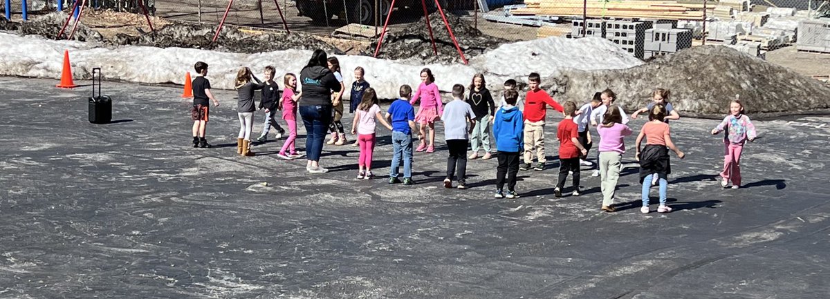 parkelemsch's tweet photo. Sunshine and Music class! A perfect day for both! Thanks Mrs. Puterbaugh!#WeAreChardon https://t.co/EQtPmMigOC