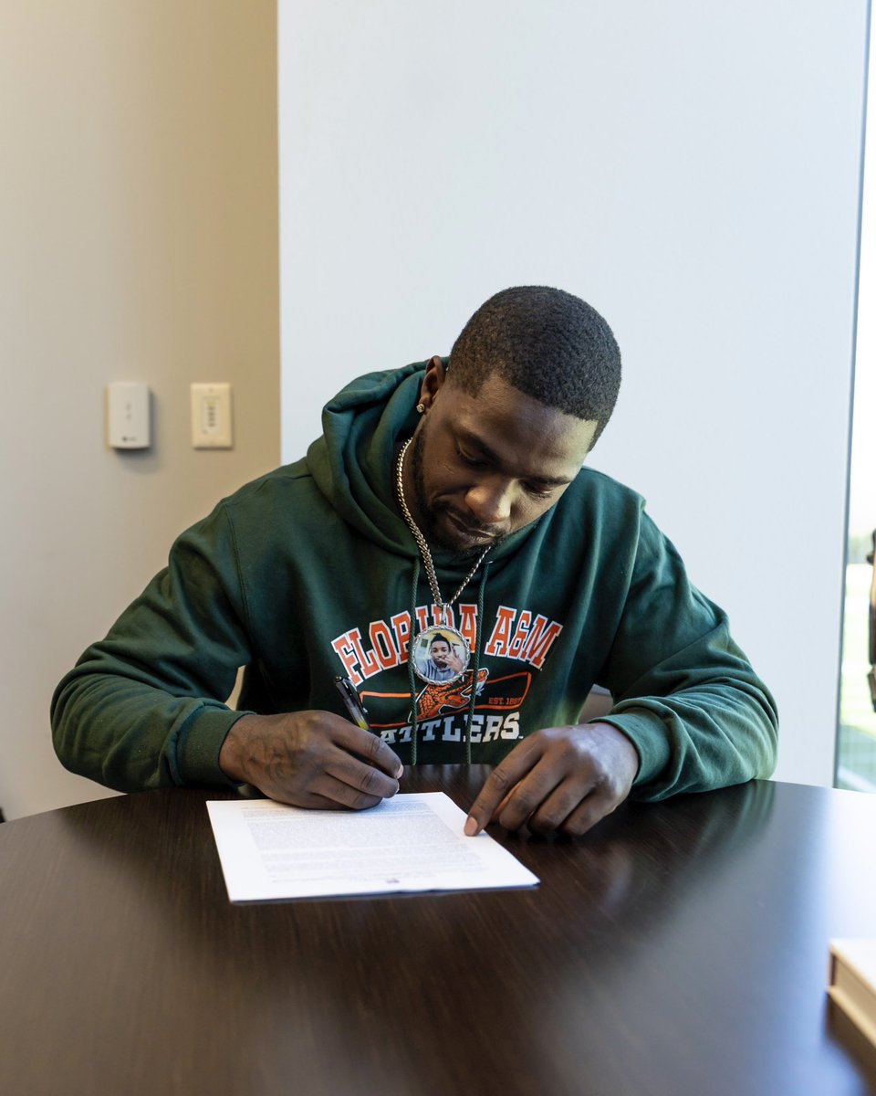 making moves ✍️

#DallasCowboys | <a href="/blockchain/">Blockchain.com</a>