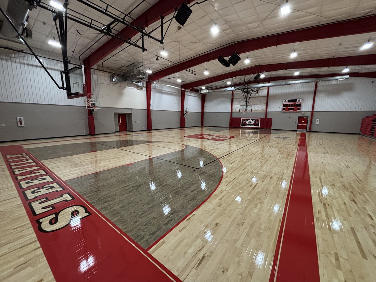 Missouri Floor installed a brand-new gym floor at Steelville Middle School! It's always a pleasure to help schools create the perfect space for their athletes to shine. Here's to many years of game-winning moments on this beautiful floor! 🏆