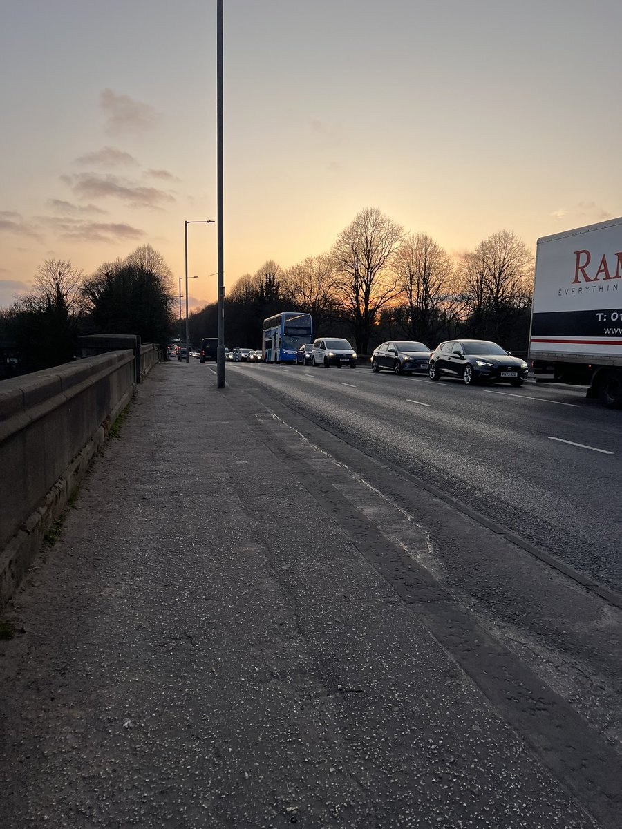 RJRan's tweet photo. @blogpreston @leponline Lots of sounding horns and traffic frustration in and around Preston this evening as the M6 N remains closed. Liverpool Rd, Guild Way, Leyland Rd (from Holme Rd) and Cop Ln. Queuing across junctions to helping matters. https://t.co/XT8jyRvM8X