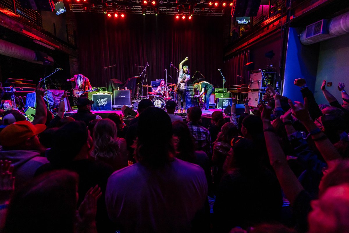 ThemDirtyRoses's tweet image. The countdown is on #Oxford!  We&apos;re comin&apos; to @proudlarrys on APRIL 3rd for a party you don&apos;t want to miss!  Get your tickets before they&apos;re gone 🥀 ⌛ 

#SpringTour #OxfordMS #HottyToddy #OxfordVibes #SquareLife #OxfordEats #OleMiss #southernrock #livemusic #outlaw…