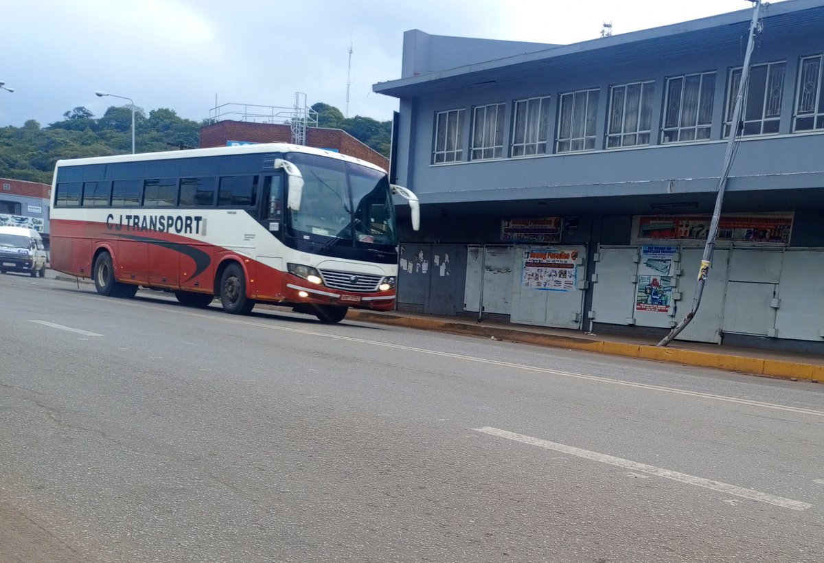 ZimBuses's tweet photo. CJ Transport
Yutong F11
Fidel Castro "charter" Road
#YutongF11 https://t.co/uZNADIcfUt