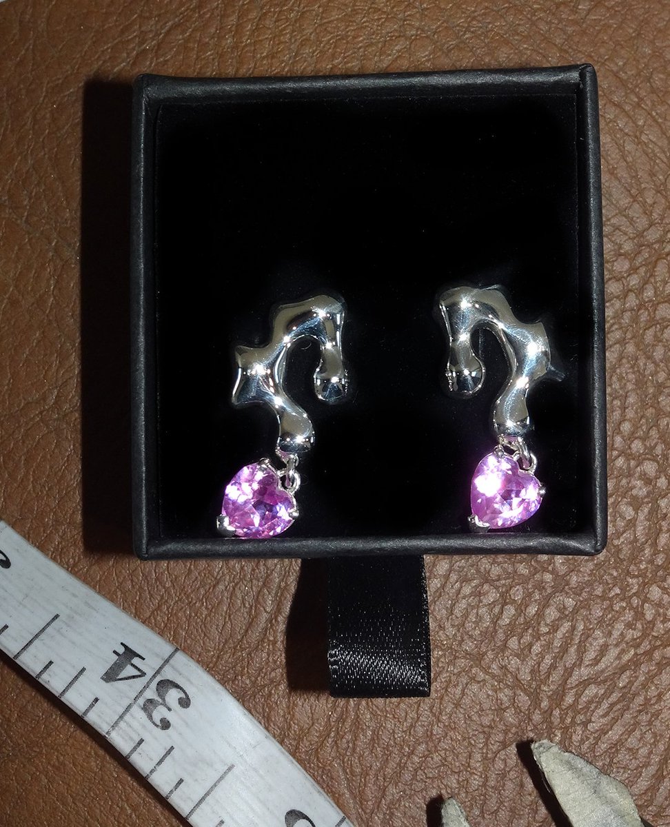 steffeleoff's tweet image. @ SE HQ 💅🏼🛠️
.
.
#OfficeCore #WorkStyle #steffeleoff #OfficeVibes