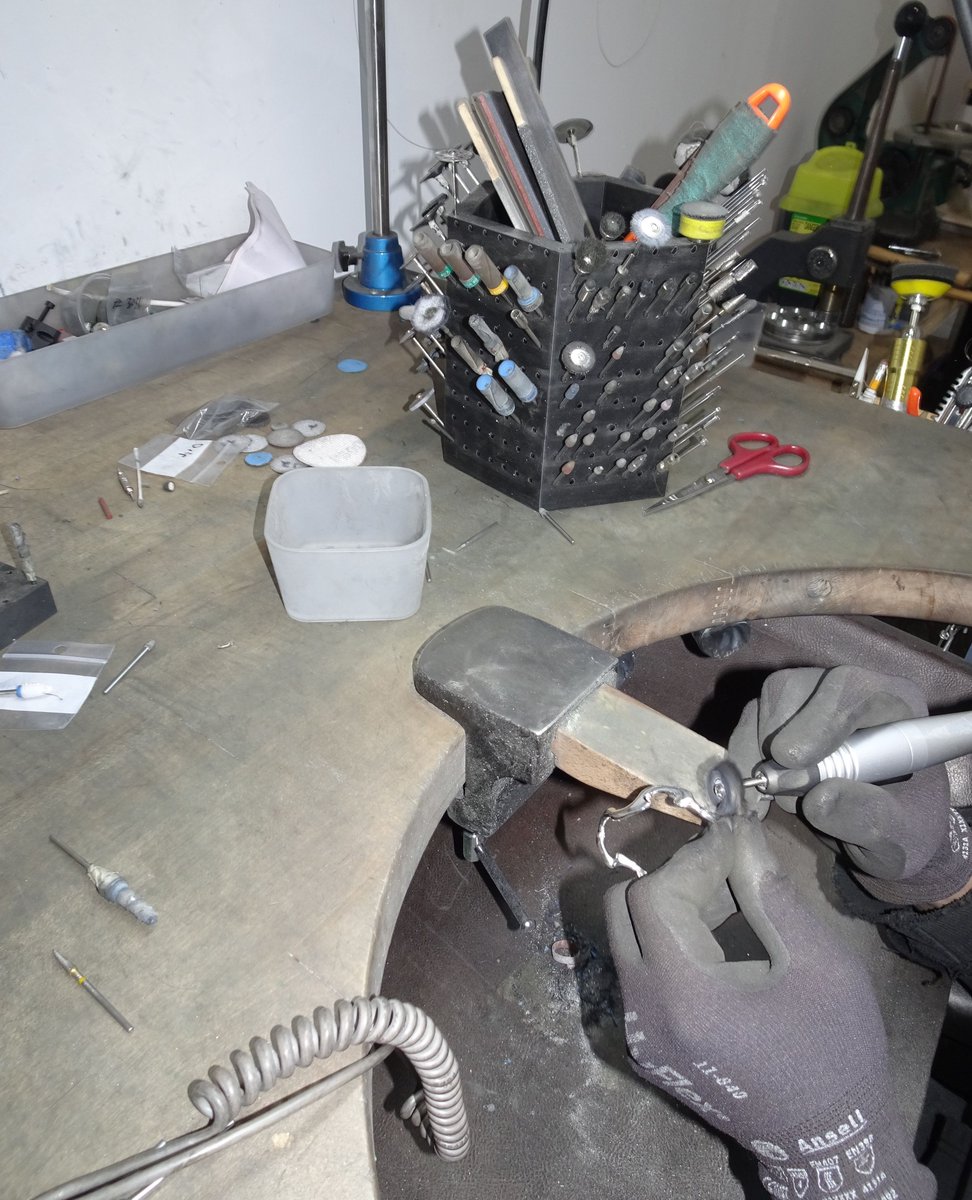 steffeleoff's tweet image. @ SE HQ 💅🏼🛠️
.
.
#OfficeCore #WorkStyle #steffeleoff #OfficeVibes