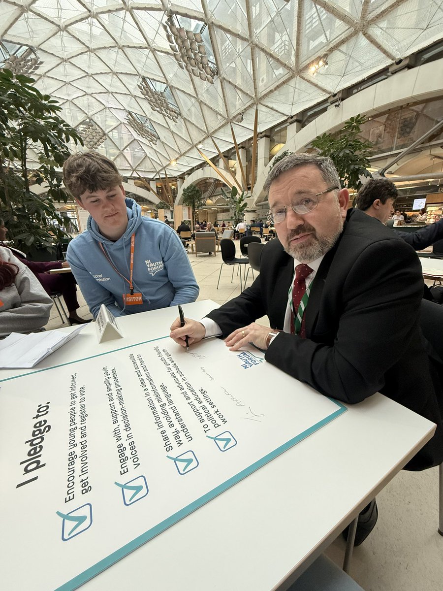 NIYF's tweet photo. 🗳️📣WELCOME TO YOUR VOTE WEEK📣🗳️

NI Youth Forum staff and members of our Electoral Commission Youth Voice Network are in London as part of Welcome To Your Vote Week!

We are meeting up with MPs to promote our Democracy Pledge 📝

1️⃣Encourage young people to get informed, get involved and register to vote.

2️⃣Engage with, support and amplify youth voices in decision-making processes.

3️⃣Share information in a clear and accessible way, avoiding misinformation and hard to understand language.

4️⃣To support and advocate for youth-friendly political education in schools and youth work settings.

A huge thank you to @RobinSwann_MP for signing our Democracy Pledge and for meeting us to discuss how we can work together to promote young people’s participation! 

#WelcomeToYourVote #GetInformedandGetInvolved #PromotingYouthVoice @ElectoralCommUK