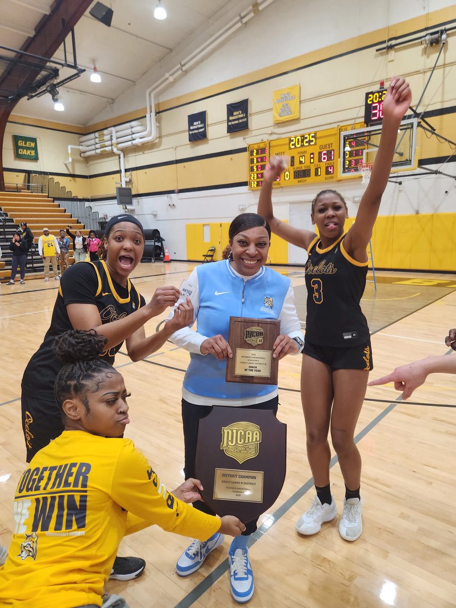 So Proud!!! 💙💛💙💛💙💛🏀
THIS TEAM has worked so hard &amp; fought through so much adversity this season…
-Tremendously hard strength of schedule
-Injuries
-11 Freshman
#SchoolcraftvsEVERYBODY
#SayOurName
#TogetherWeRise
#AsOne
#Electric ⚡️