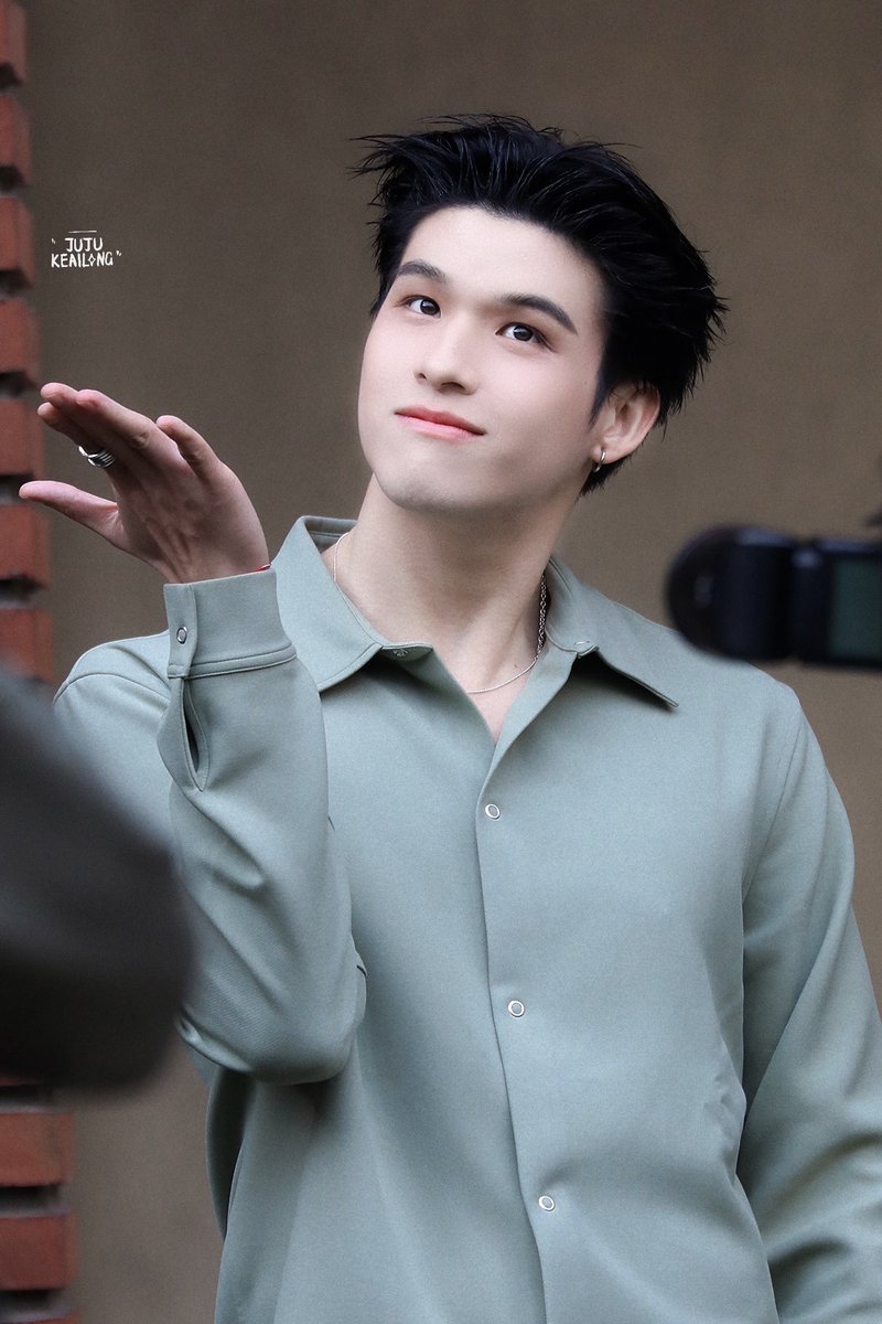 jujukeailong's tweet photo. 📸2025.3.10

💚

SKY WITH SANDRO PARIS
#SandroxSkyinParis 
#SandroTH
#Skywongravee https://t.co/xPRHjV0Mdy