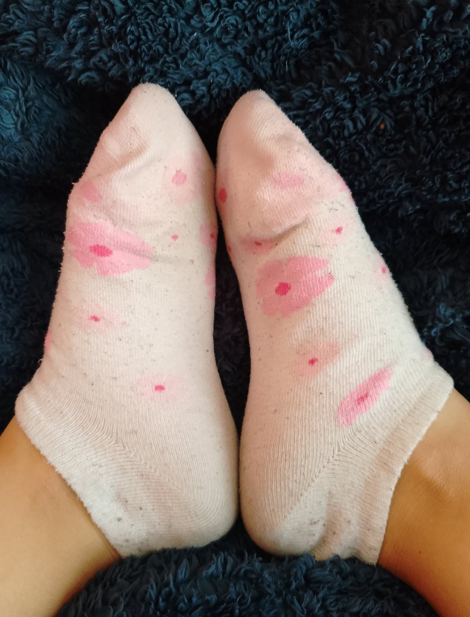 RoxxyPop8's tweet photo. Calcetines sucios 🔥✨ https://t.co/QcVH4x8Bzn sígueme en mi OF y hay más contenido 🙂👋🏻 https://t.co/BadmUV0zms
