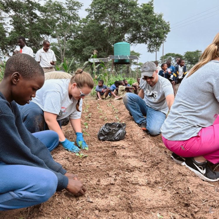NhakaFoundation's tweet image. Program Summaries: Volunteering! Volunteers get hands-on experience in a variety of Zimbabwe-based projects and activities, all locally led and operated. By hoping on a volunteer team, you are providing encouragement, insight, and direct support to schools and their children!