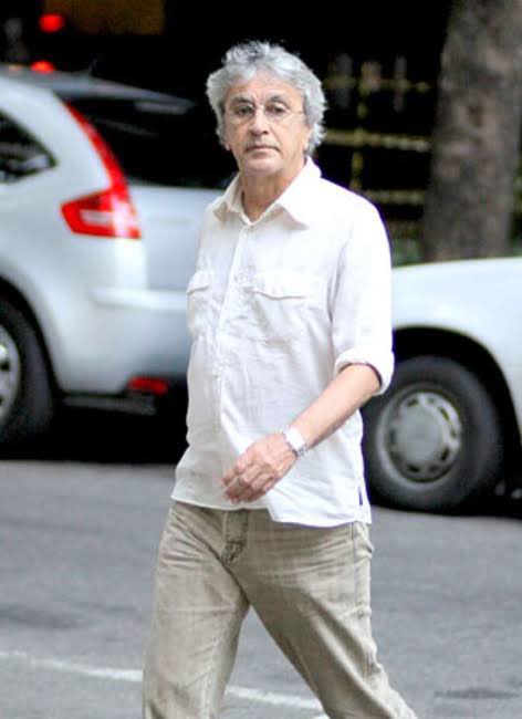 Há 14 anos <a href="/caetanoveloso/">Caetano Veloso</a> estacionava no Leblon! 🚘😂

E neste próximo sábado (15/03) vamos estacionar na Farmasi Arena, no Rio de Janeiro, para o penúltimo show da turnê #CaetanoEBethânia.

#CaetanoEstacionaNoLeblonDay