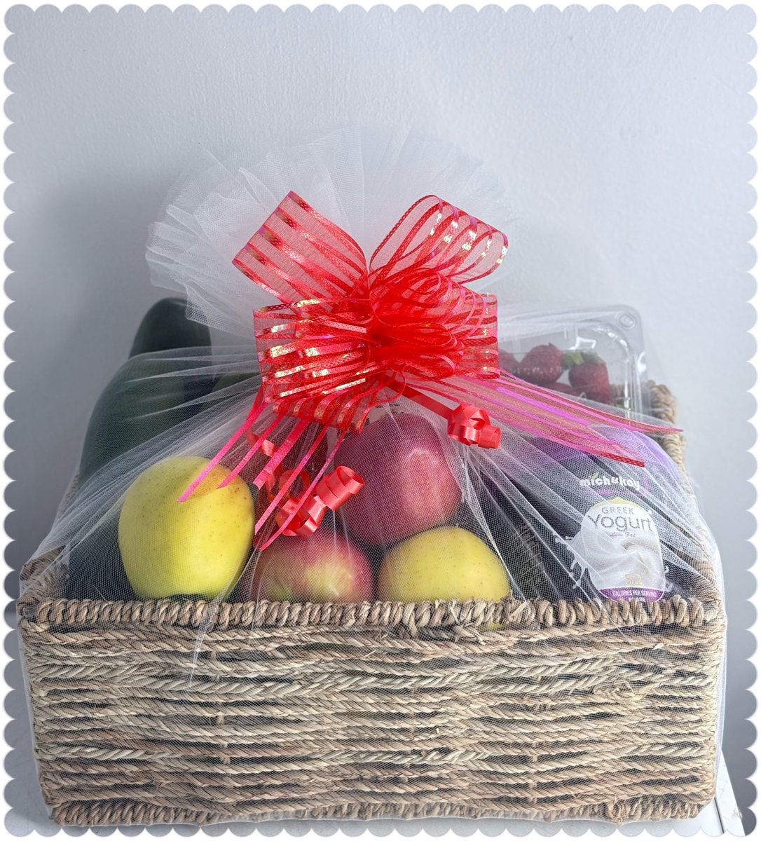 whemafoods's tweet photo. As we enter the second ten days of Ramadan, may Allah shower His mercy upon us and fill our hearts with peace and gratitude. May your fasts be accepted, and your home be blessed with abundance. 🍎🍊🍇

Share the sweetness of Ramadan with our fresh fruit hampers! 🍉🥭🍍 https://t.co/D6v6iBmctl