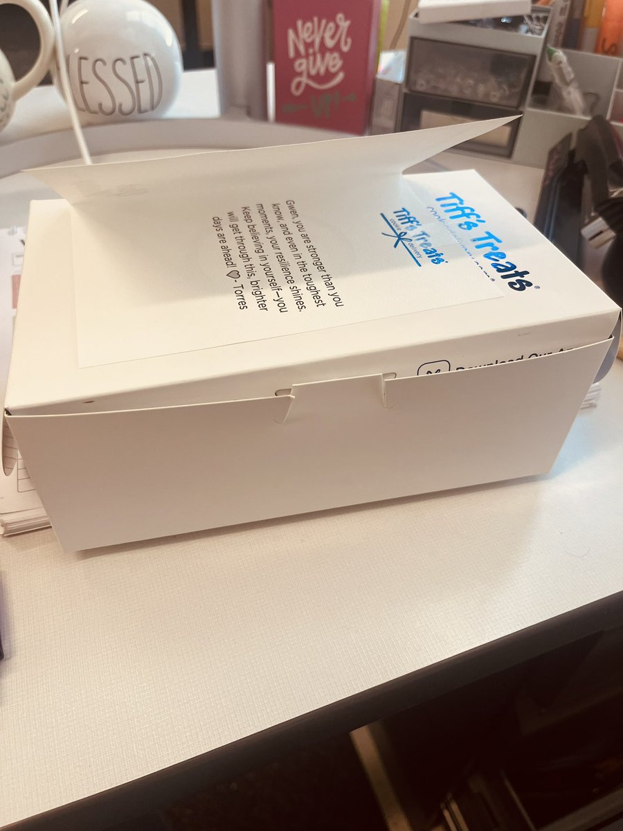 Grateful for friends that encourage you and uplift you 💕. Thank you <a href="/MrsTorres24/">𝘔𝘳𝘴.𝘛𝘰𝘳𝘳𝘦𝘴</a> for this thoughtful surprise, and even more for your beautiful words