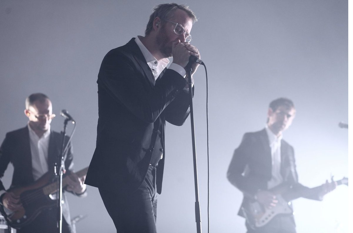 IsabelleKitze's tweet image. My favorite lore rabbit hole in recent memory... 

I saw Ragnar Kjartansson's "The Visitors" at SFMoMA this weekend, leading me to later discover a performance art piece where the artist had The National perform "Sorrow" for over six hours at PS1. 

"A Lot of Sorrow" (2015)