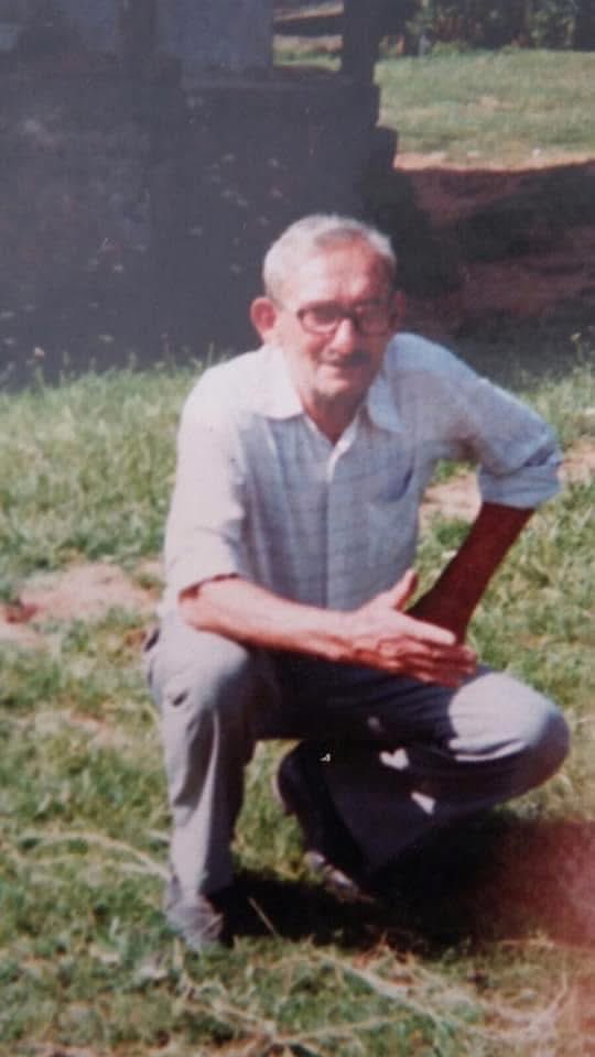 Bugün babamın 29. ölüm yıldönümü.
Babam çayı çok severdi…
Annem ev işleriyle uğraşırken ben, babama yarenlik etmeye çalışırdım. 
6 erkek kardeşin en küçüğüyüm 5 abim var. Hayat boyu onların varlığını hep yanımda hissettim, hiçbir zaman korkmadım, desem yeridir. Kız kardeşimiz