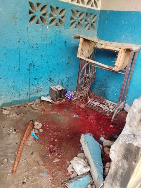 Maye_Parody's tweet photo. Man Butchers Wife to Death with Machete Over Alleged Infidelity in Akwa Ibom

The Akwa Ibom State Police Command has arrested a 42-year-old man, Victor Okoh, for allegedly murdering his wife, Victoria Okoh, 38, in Oron LGA. Reports say he attacked her with a machete over accusations of infidelity.

 #AkwaIbom #CrimeNews #Justice