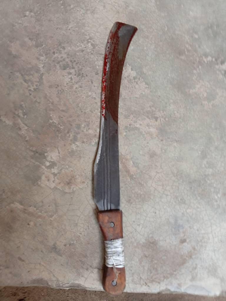 Maye_Parody's tweet photo. Man Butchers Wife to Death with Machete Over Alleged Infidelity in Akwa Ibom

The Akwa Ibom State Police Command has arrested a 42-year-old man, Victor Okoh, for allegedly murdering his wife, Victoria Okoh, 38, in Oron LGA. Reports say he attacked her with a machete over accusations of infidelity.

 #AkwaIbom #CrimeNews #Justice