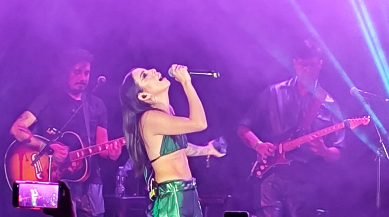 shopsandbrands's tweet photo. ¡Dany Calvario se lució en su primer show en el Lunario!.

Este sábado 8 de marzo, la tapatía Dany Calvario realizó su primera presentación ante cientos de capitalinos en la CDMX, con un gran éxito.

La simpática artista lo dio todo al interpretar varias de sus canciones, mismas que la gente disfrutó y cantó junto con ella. Dany lució su potente voz y emocionó a los asistentes con su apasionada forma de cantar.

Pudimos escuchar entre otras canciones: "Quiéreme", "Días atrás", "Huyendo", "Tatoo", "Curiosa", "Me lo busqué", "Estar Sin Ti".

Dany Calvario compartió escenario con invitados especiales como Any Ceballos, Griss Romero, Samantha Barrón y Emilia Vega iniciando el show. Una noche inolvidable tanto para la artista como para sus fans.

IG: @danycalvariooficial
FB: @DanyCalvarioOficial
YT: @Danycalvario

@Daanycalvario

#danycalvario #danycalvariooficial #concierto #lunario #ocesa #rock #pop