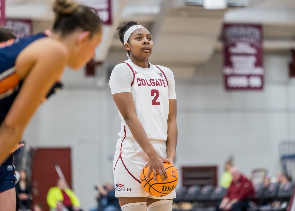 Midgette finishes through contact for the old-fashioned 3-point play!

Q4 7:23 | COL 49 BUC 47