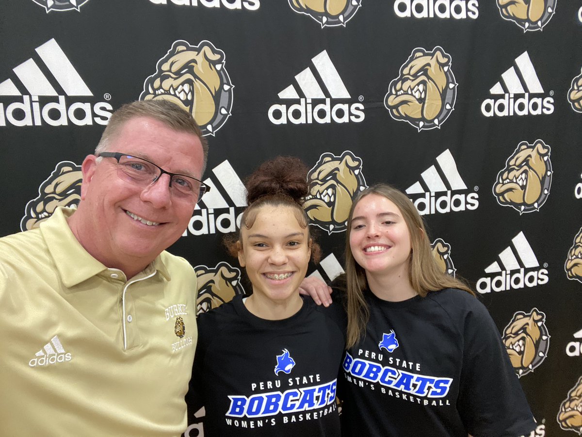 drasmussen43's tweet photo. Let me introduce you to Hevin Ketchum and Hailey Pitzl….On their way to Peru State College to drop some 3’s 🖤💛🏀 Congrats on your signing https://t.co/Q8TGNsVcCq