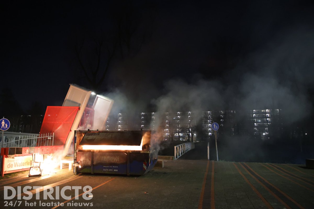 Brand in bouwafval container in Leidschendam geblust