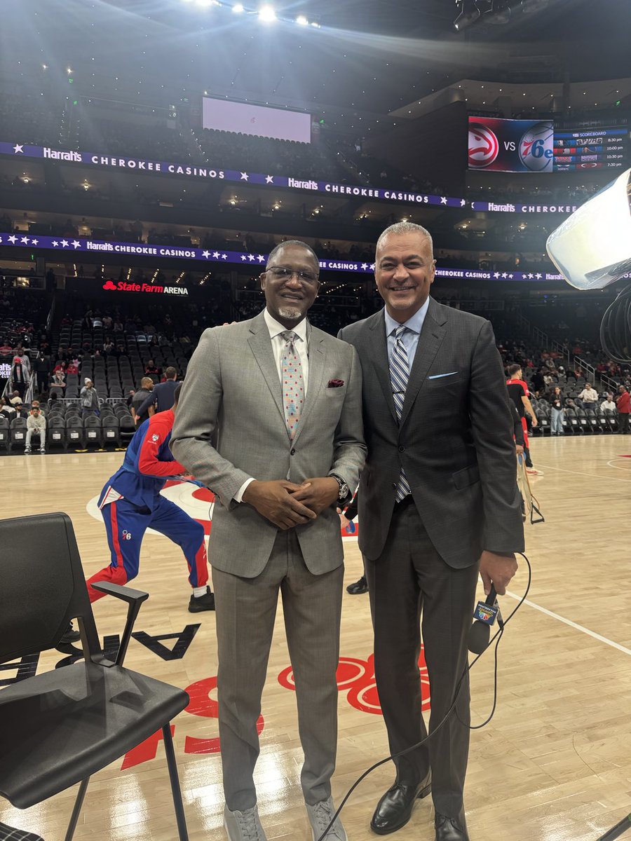 A night in Atlanta means you run into this guy! The great ⁦<a href="/DWilkins21/">Dominique Wilkins 🏀</a>⁩! Never gets old!!