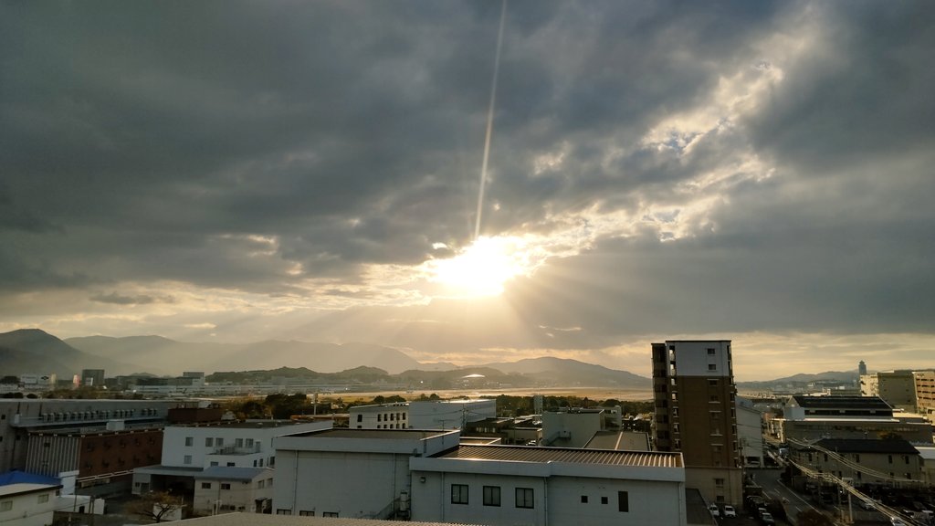 おはようございます✨
博多→🌥️震災からもう14年　
経ちました(*_*)本日も
穏やかに過ごせますよう
よろしくお願いいたします🙇
#企業公式が毎朝地元の天気を言い合う 
#企業公式相互フォロー祭り
#企業公式春のフォロー祭り 
#企業公式つぶやき部