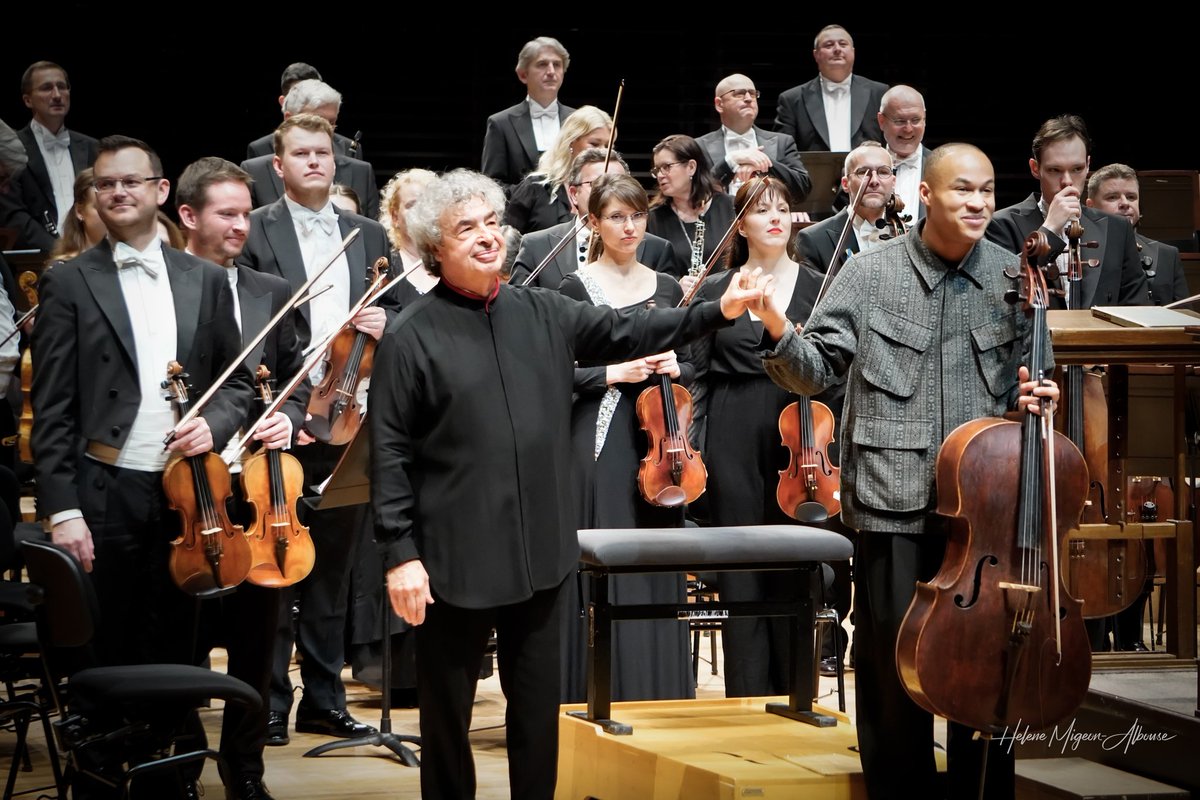 helene_mahln's tweet photo. 🎶 Bravo @CzechPhil conducted by #SemyonBychkov with #cellist @ShekuKM for this amazing #concert at the @philharmonie de #Paris ! 👏👏👏
🎼 #Chostakovitch : #CelloConcerto1 & #symphony5.
📷 @helene_mahln - 2025 march.10
#ClassicalMusic https://t.co/AR6bHYTHUy