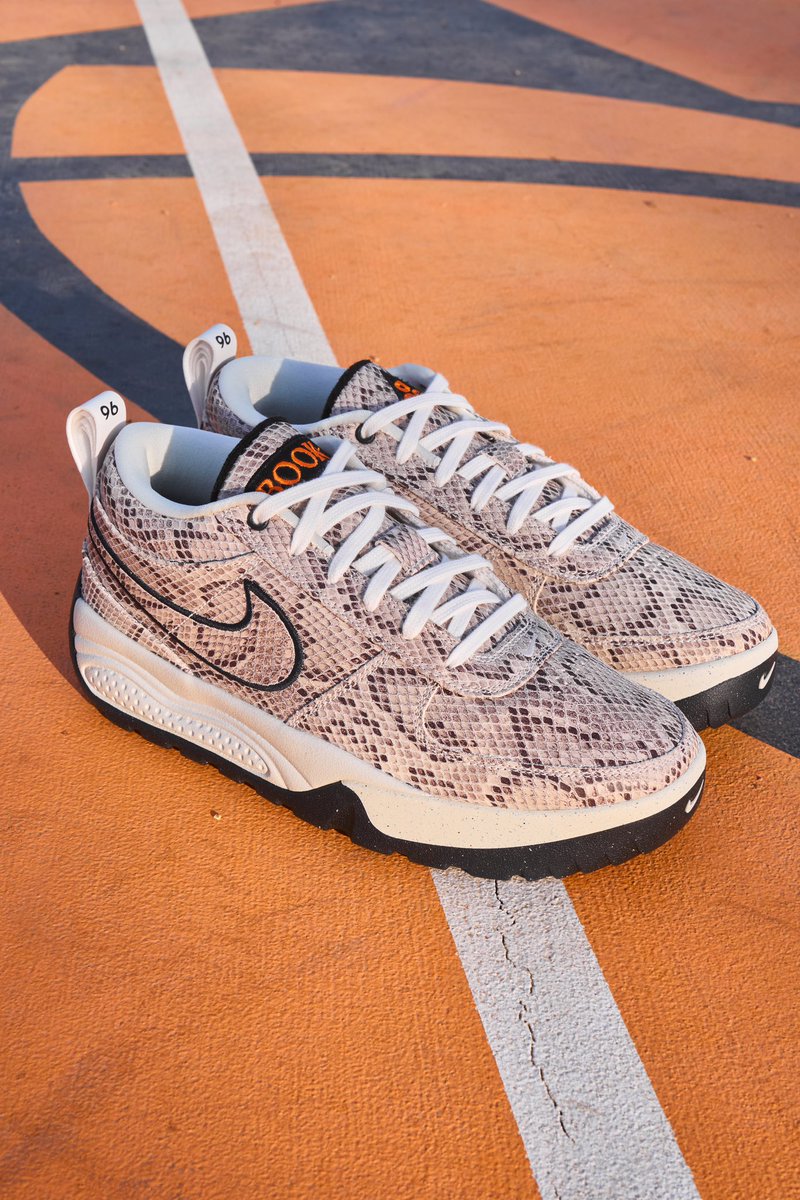 Reshoevn8r tweet media