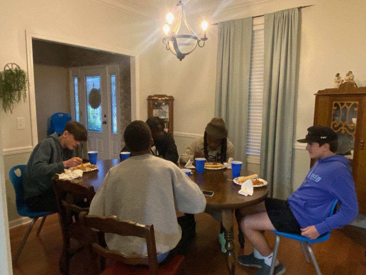 Coach Justin Jones (@coachjusjones) on Twitter photo Great time with the WR at off-season dinner! <a href="/BgHS_Football_1/">Beauregard_HS_Football_Official</a> <a href="/recruithornets/">Beauregard Recruiting</a> <a href="/beauregard_hs/">Beauregard HS</a>
#blueprint Great time with the WR at off-season dinner! <a href="/BgHS_Football_1/">Beauregard_HS_Football_Official</a> <a href="/recruithornets/">Beauregard Recruiting</a> <a href="/beauregard_hs/">Beauregard HS</a>
#blueprint