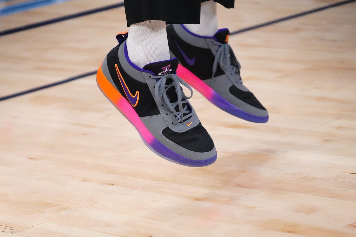 one cent logo on the book 1s? 

inspired by the penny 5s? 

in memphis? okay okay okay 👀🔥