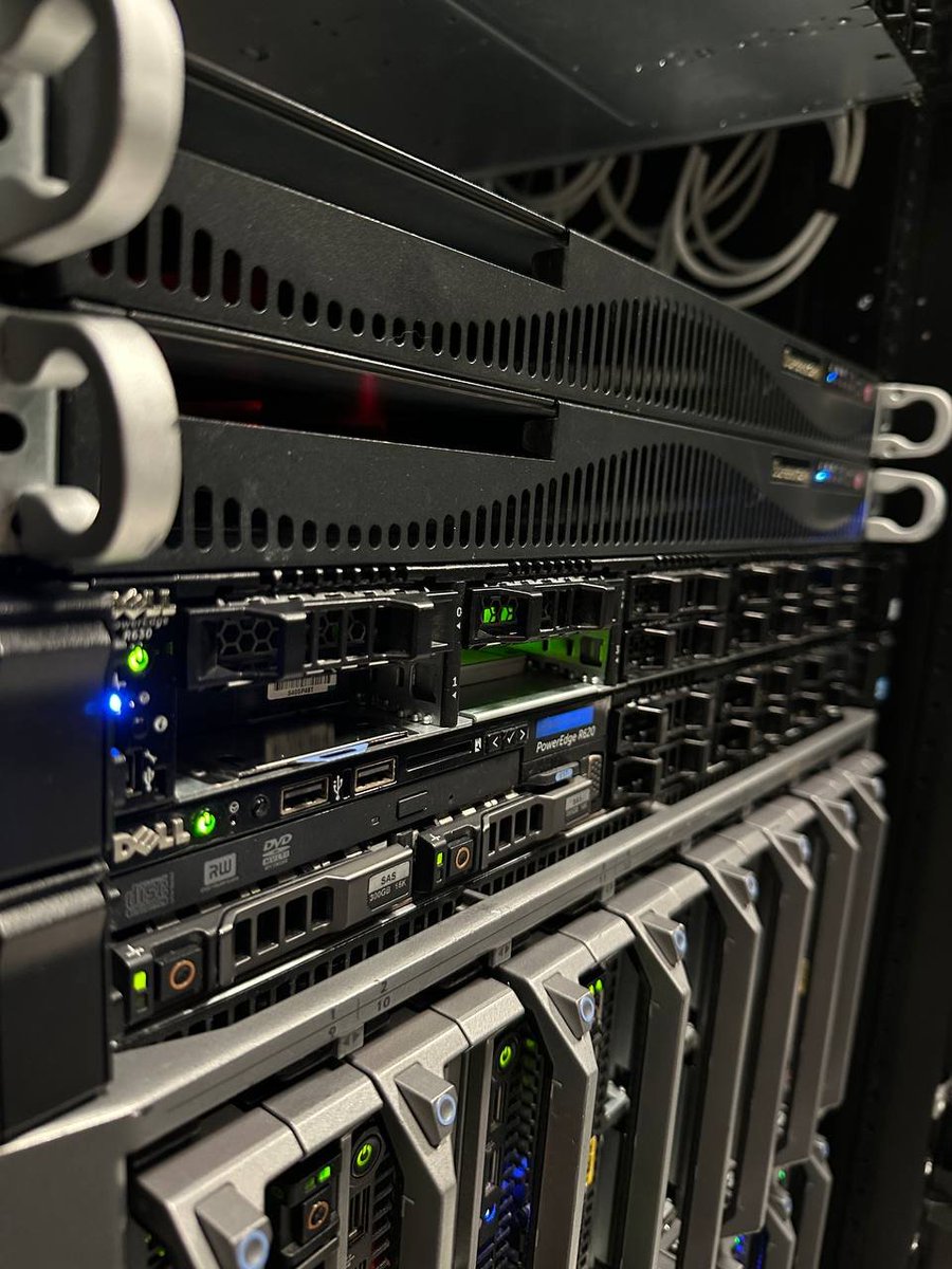 💼 Nouveau rack client en datacenter !

On vient de mettre en place un R630 avec une connexion 2x 10Gbps pour un client 🔥🚀

👉 Vous voulez héberger votre serveur dans un environnement sécurisé et performant ?

Contactez-nous dès maintenant à contact@holycloud.fr📩