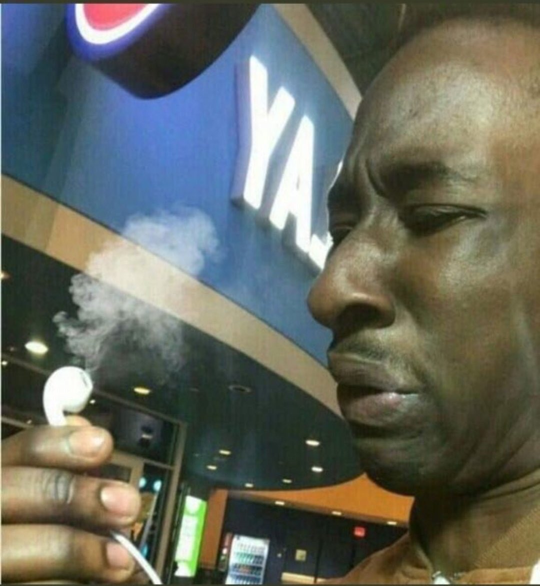 sheikh_306's tweet image. Average rapper: I got a big house 

Drake: Architects taking dimensions, they redoing the entrance