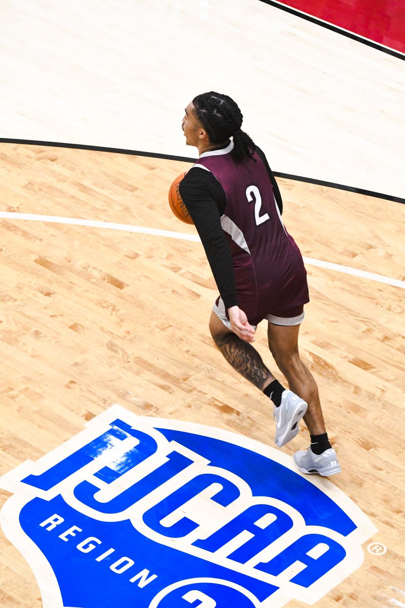 Senior Season Recap:
-12ppg 8apg 3rpg 
-40FG% 303PT% 80FT%
-Season high 27pts
-Season high 13ast
-Conference champion + MVP
-16.5ppg 10apg during playoffs
-4 double double’s/5 games with 10+ ast
-481pts 301 ast this season
-500 career ast/School record career ast