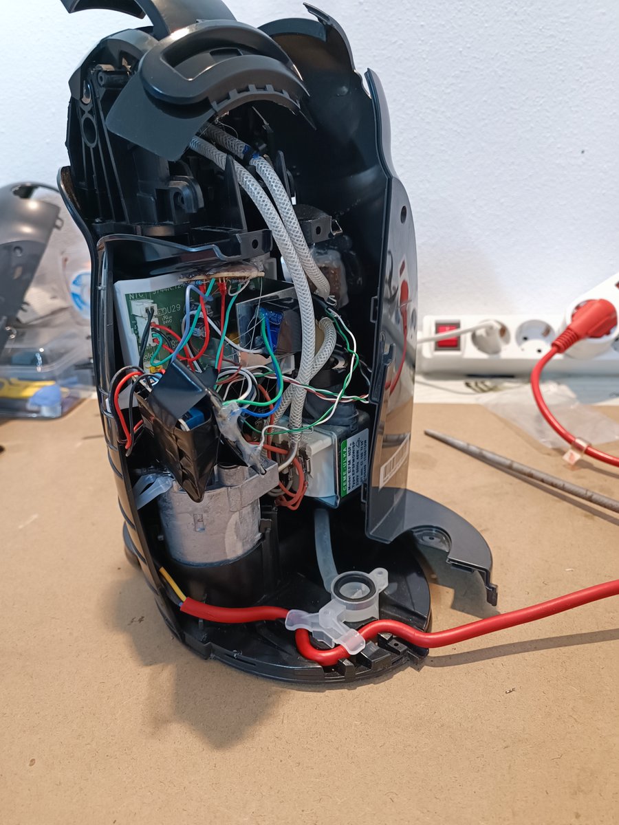 tentonej's tweet photo. Need to stop automating home appliances like #techsupportmacgyver, 😅 #haos #esphome https://t.co/yAs6BNgXdF