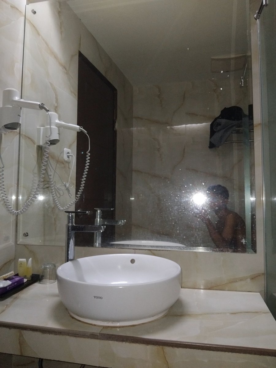 kucingliar032's tweet photo. T: douching dulu yaa,, mas mau beli sesuatu dulu
Me: iya jangan lama
T: ga lama kok,, ga sabar juga ni mau ngebrutalin kamu dek,
#gaymedan #gay #gaybrondong https://t.co/ijXAr2qPRr