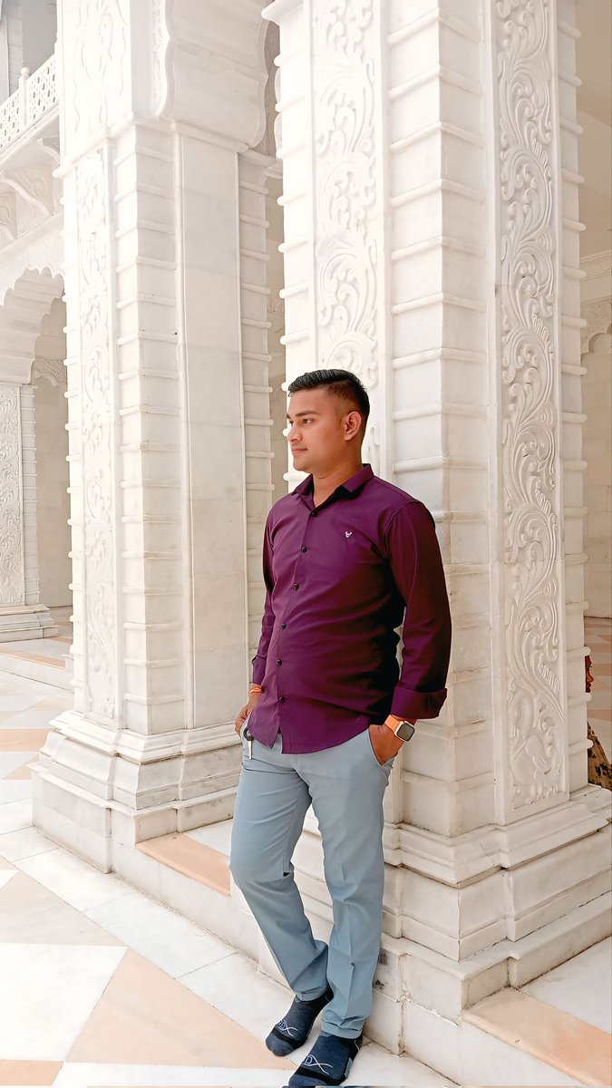 Kailash08800208's tweet photo. प्यार मे कितनी बाधा देखी,
फिर भी कृष्ण के साथ राधा देखी !
#जय_श्री_कृष्णा_राधे_राधे।🙏 https://t.co/lXSCjyGAhg