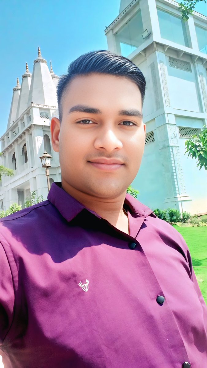 Kailash08800208's tweet photo. प्यार मे कितनी बाधा देखी,
फिर भी कृष्ण के साथ राधा देखी !
#जय_श्री_कृष्णा_राधे_राधे।🙏 https://t.co/lXSCjyGAhg