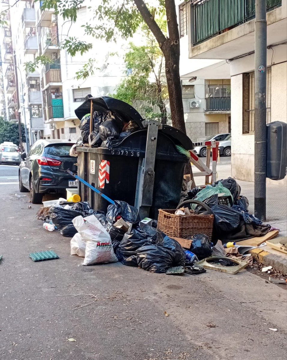 <a href="/VecinosCon5633/">Somos CABA</a> <a href="/jorgemacri/">Jorge Macri</a> <a href="/gcba/">Buenos Aires Ciudad</a> <a href="/ibaistrocchi/">Ignacio Baistrocchi</a> <a href="/CominVillanueva/">Pedro Comin Villanueva</a> Ahora....Sánchez de Loria 81... MAS DE LOS MISMO, LOS VECINOS ESTAMOS HARTOS DE LOS OKUPAS DE LA VEREDA PAR Y SU CULTURA VILLERA... PAGAMOS IMPUESTOS PARA SOSTENER ORDEN Y LIMPIEZA, NO PARA ESTO!!