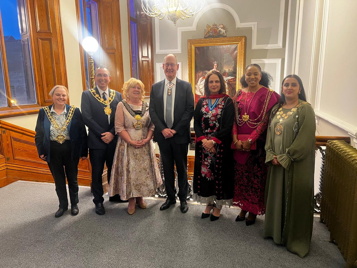 Ed Anderson, Lord Lieutenant of West Yorkshire (@lordltwy) on Twitter photo It was a pleasure to join people of different faiths, all 5 West Yorks Civic Heads plus <a href="/HSWestYorkshire/">High Sheriff</a> for a Civic Iftar at Huddersfield Town Hall and to mark #InternationalWomensDay2025 and #CommonwealthDay as well as #Ramadan It was a pleasure to join people of different faiths, all 5 West Yorks Civic Heads plus <a href="/HSWestYorkshire/">High Sheriff</a> for a Civic Iftar at Huddersfield Town Hall and to mark #InternationalWomensDay2025 and #CommonwealthDay as well as #Ramadan