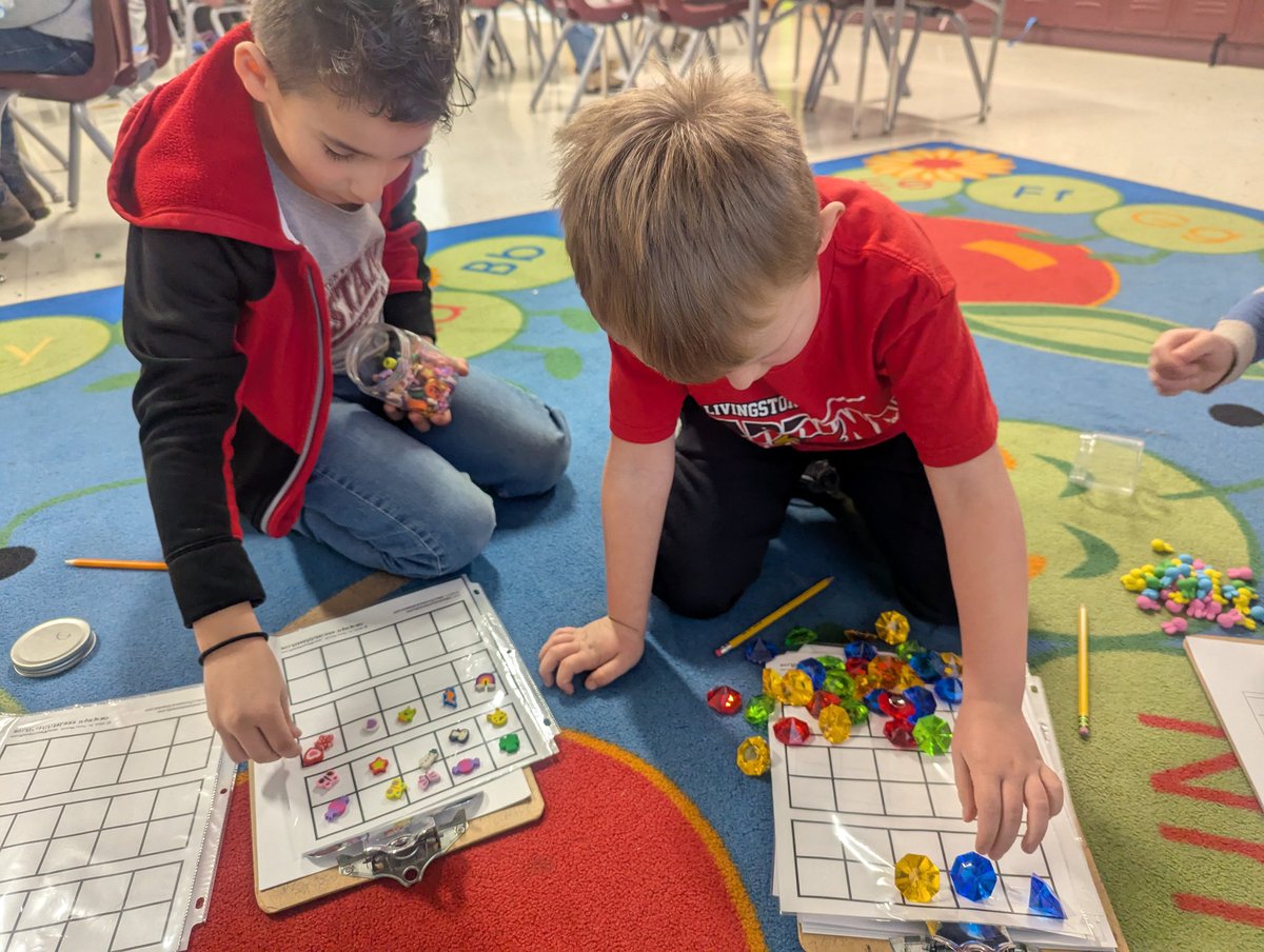 16keller1's tweet photo. Working on @CountingCollect in 1st grade @live_red https://t.co/aokYdVTHcn
