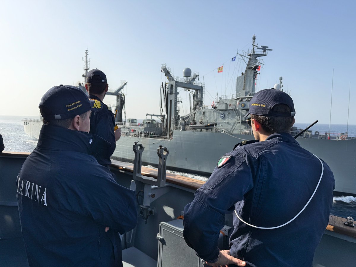 ItalianNavy's tweet photo. #NaveMargottini, flagship della 20^ rotazione dell’Operazione Mediterraneo Sicuro, nel corso dell’esercitazione #DynamicManta, ha condotto un rifornimento bilaterale con la rifornitrice spagnola Patino e la fregata turca Kemalreis. Tale attività garantisce la permanenza in mare, consentendo di proseguire le operazioni di sorveglianza e protezione nel Mediterraneo.

#IlGrandeEquipaggio
#OltreGliOrizzonti