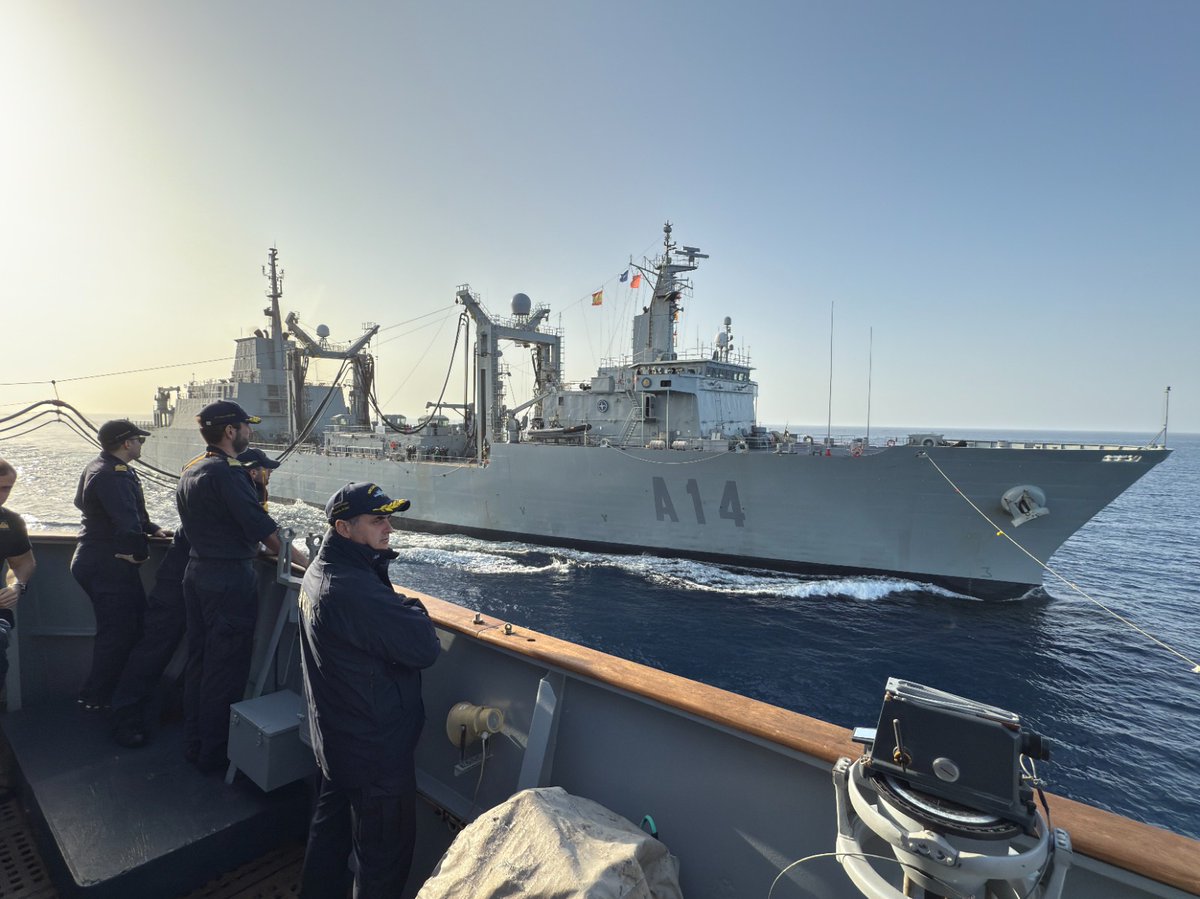 ItalianNavy's tweet photo. #NaveMargottini, flagship della 20^ rotazione dell’Operazione Mediterraneo Sicuro, nel corso dell’esercitazione #DynamicManta, ha condotto un rifornimento bilaterale con la rifornitrice spagnola Patino e la fregata turca Kemalreis. Tale attività garantisce la permanenza in mare, consentendo di proseguire le operazioni di sorveglianza e protezione nel Mediterraneo.

#IlGrandeEquipaggio
#OltreGliOrizzonti