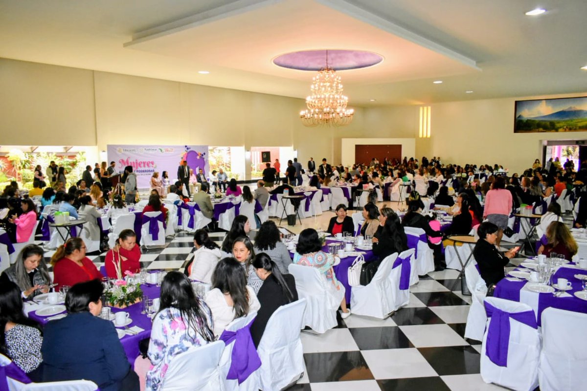 ¡Conmemoramos el Día Internacional de la Mujer en #CECyTE con un desayuno lleno de inspiración y solidaridad!
Este evento fue un homenaje a todas las mujeres que contribuyen con su talento, esfuerzo y pasión a construir una nueva historia para el #Colegio.
#UnaNuevaHistoria
