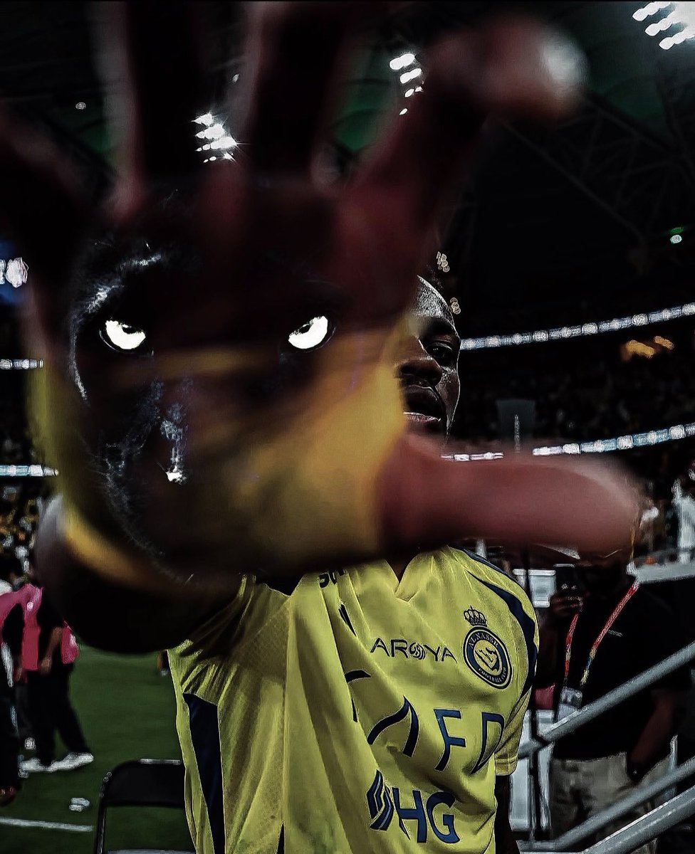 🥂 (@4qilx_) on Twitter photo 