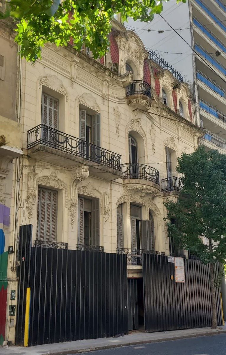 La demuelen
Rosario, ciudad de brutos
